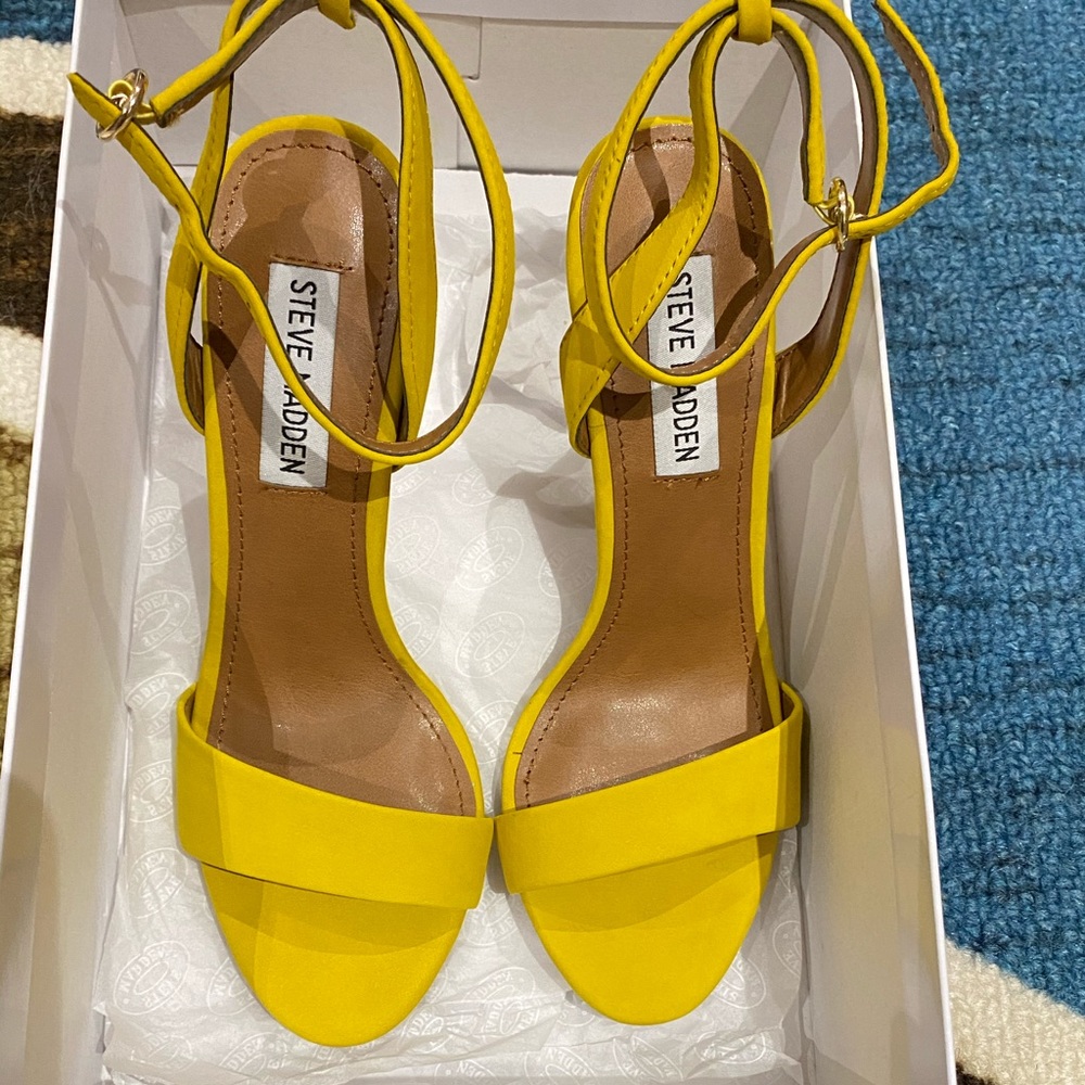 Yellow heels - Picture 5 of 6